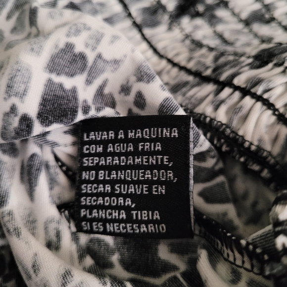 Essentials by Milano High neck sleeveless tops size medium - Picture 4 of 10